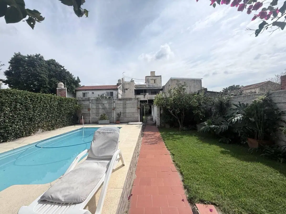 VENTA CASA 4 AMBIENTES EN 3 PLANTAS CON LOTE PROPIO DE 430 M2 PILETA JOSE L SUAREZ 1