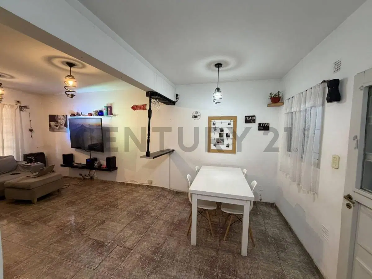 VENTA PH TIPO DUPLEX 3 AMBIENTES CON COCHERA Y PATIO EN JOSE C PAZ 2
