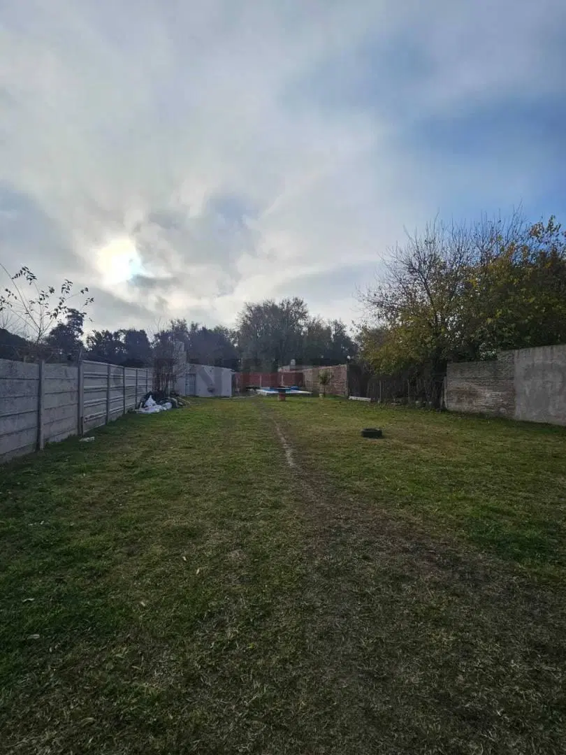 Terreno en venta en General Rodríguez Con construcción y pileta 4