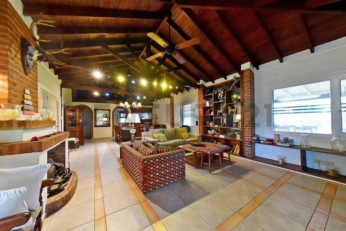 VENTA CASA QUINTA 5 AMBIENTES CON PILETA GALERIA PARRILLA COCHERA EN TRISTAN SUAREZ 3