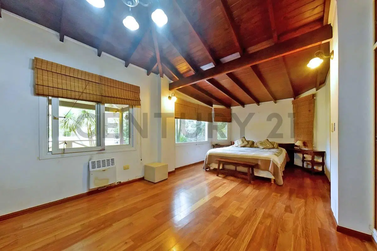 VENTA CASA QUINTA 5 AMBIENTES CON PILETA GALERIA PARRILLA COCHERA EN TRISTAN SUAREZ 2