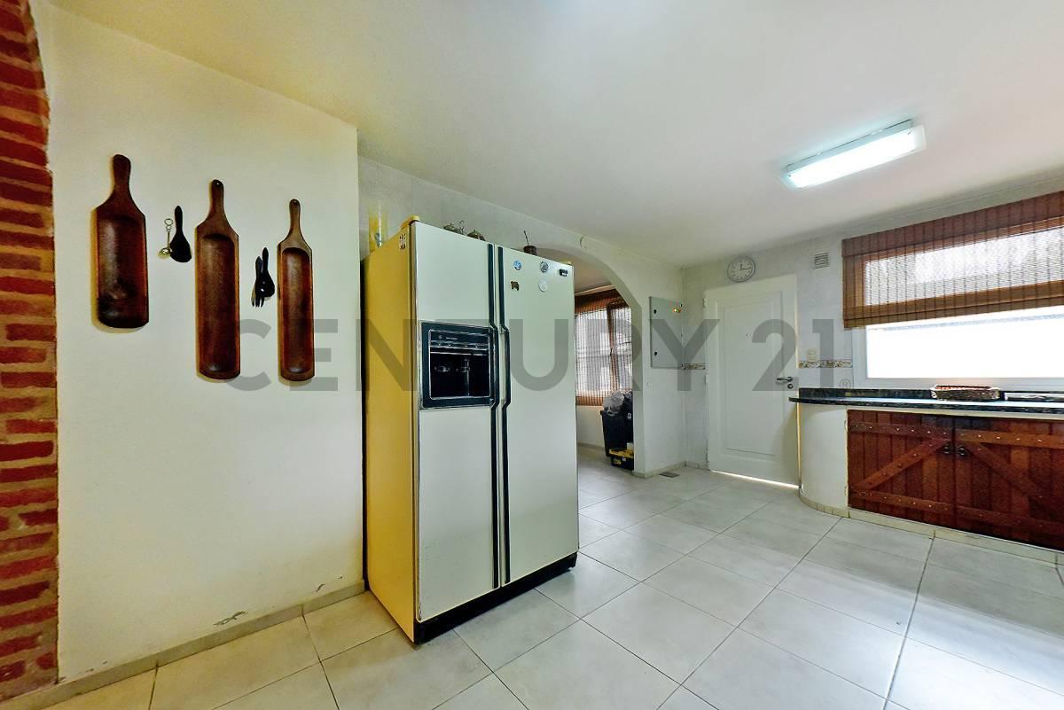 Foto de VENTA CASA QUINTA 5 AMBIENTES CON PILETA GALERIA PARRILLA COCHERA EN, imagen 4