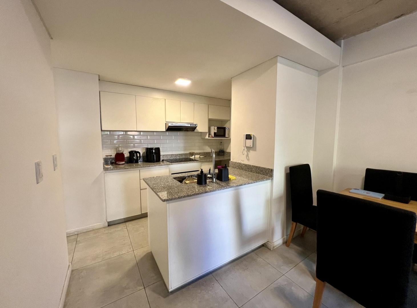 Foto de VENTA DEPARTAMENTO MONOAMBIENTE C/ BALCÓN CASTELAR, imagen 4