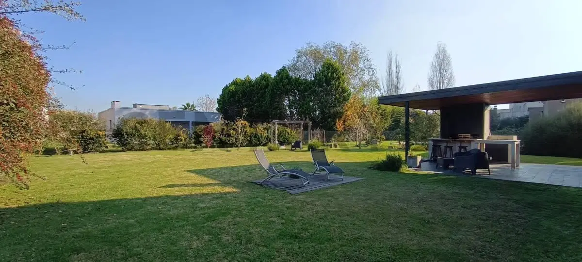 VENTA CASA 5 AMB + DEPENDENCIA HARAS SANTA MARIA - ESCOBAR 3