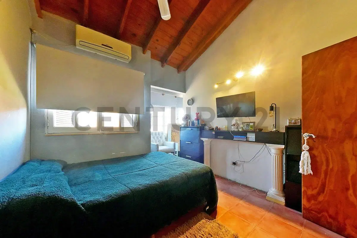 VENTA CASA 5 AMBIENTES CON PILETA, QUINCHO Y JARDÍN EN HURLINGHAM 5
