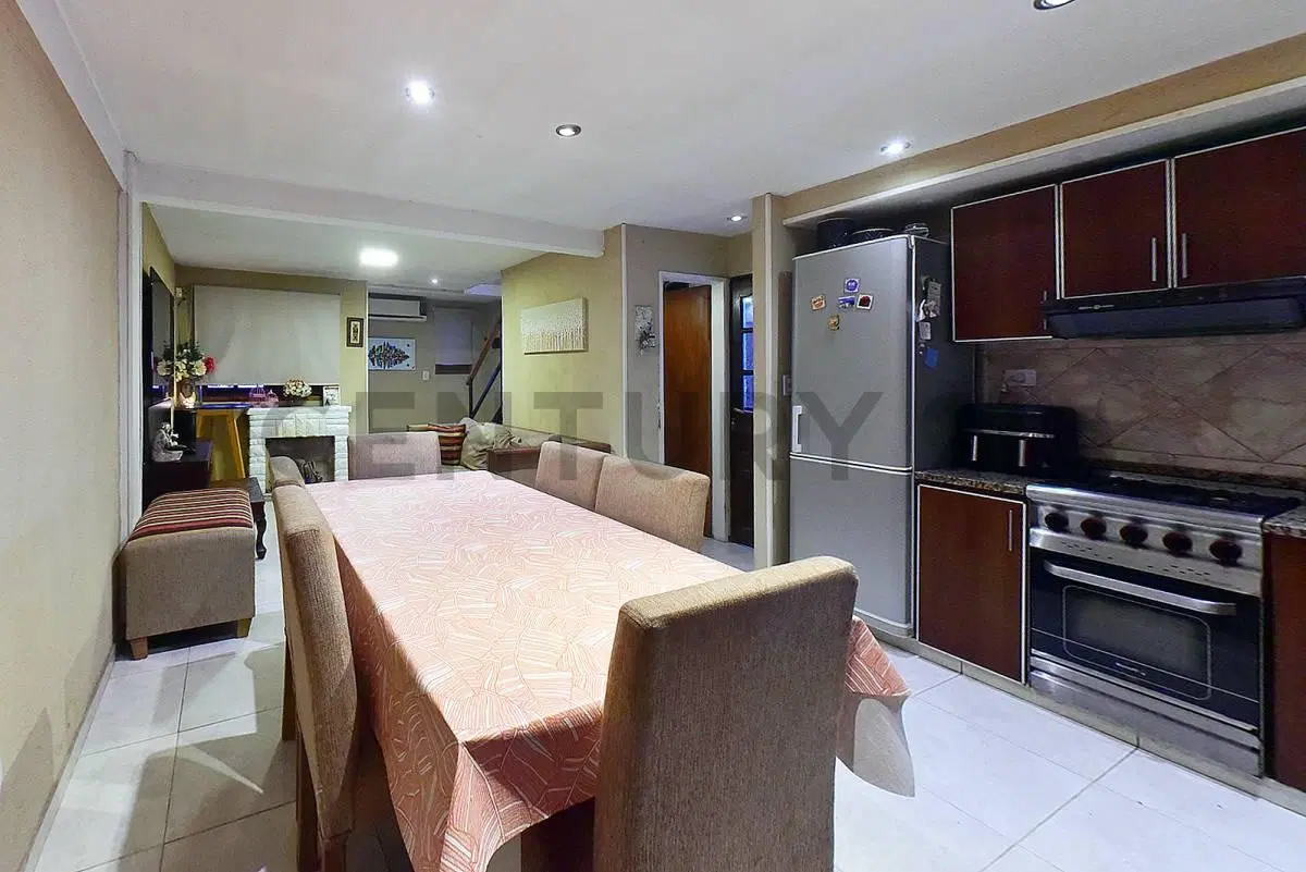 VENTA CASA 5 AMBIENTES CON PILETA, QUINCHO Y JARDÍN EN HURLINGHAM 4
