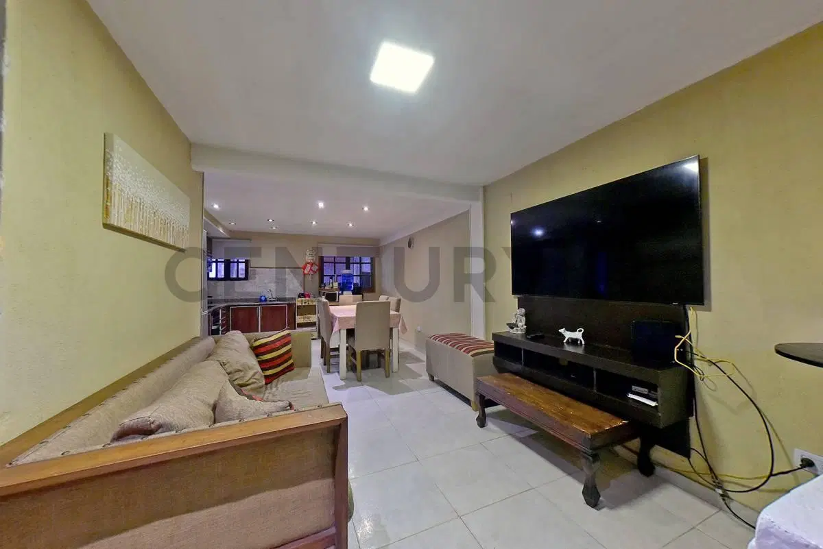 VENTA CASA 5 AMBIENTES CON PILETA, QUINCHO Y JARDÍN EN HURLINGHAM 3