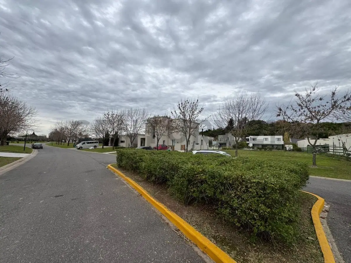 LOTE INTERNO DE 400 M² EN EL CAZAL | BARRIO PARQUE NÁUTICO | USD 28.000 3
