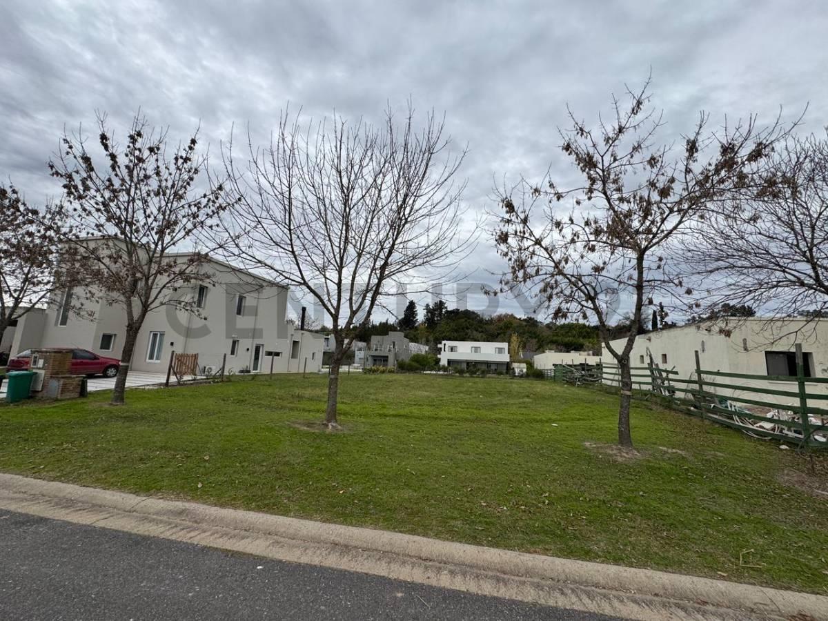 LOTE INTERNO DE 400 M² EN EL CAZAL | BARRIO PARQUE NÁUTICO | USD 28.000