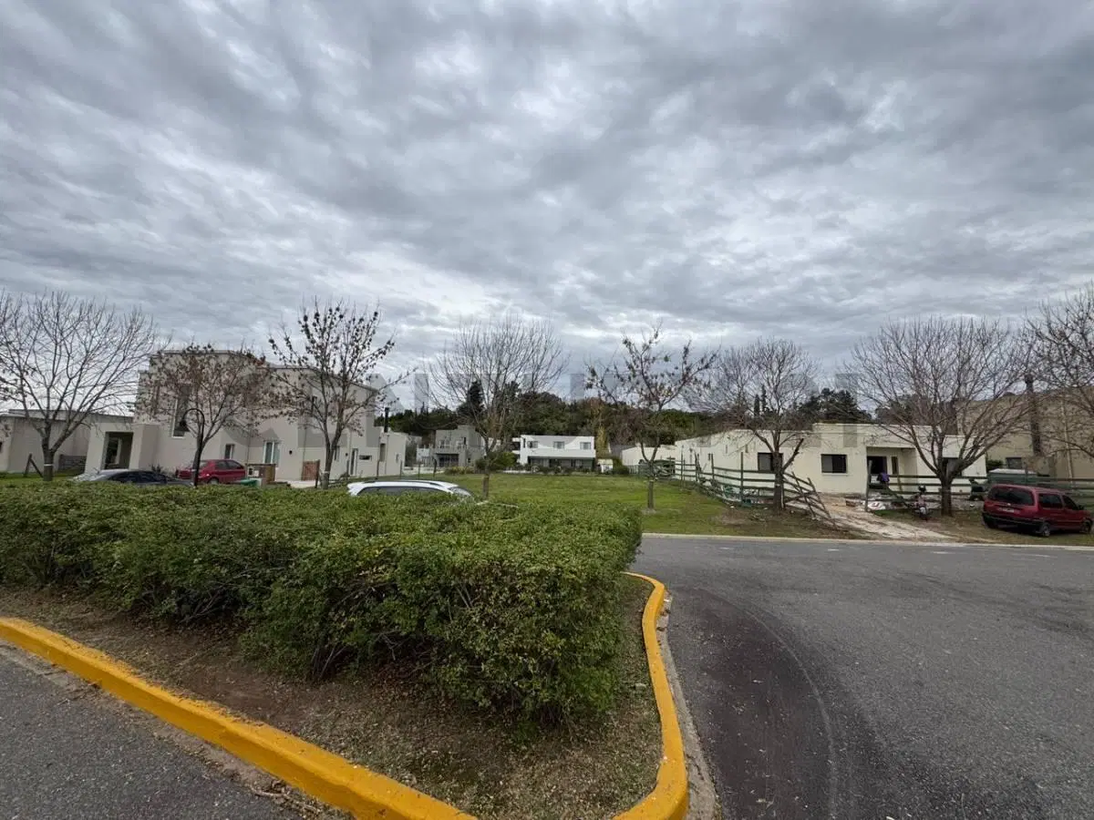 LOTE INTERNO DE 400 M² EN EL CAZAL | BARRIO PARQUE NÁUTICO | USD 28.000 2