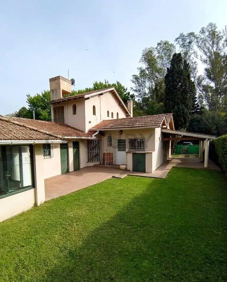 VENTA CASA QUINTA 5 AMBIENTES-QUINCHO-PILETA-PARQUE-BARRIO CERRADO-CARLOS SPEGAZZINI 3