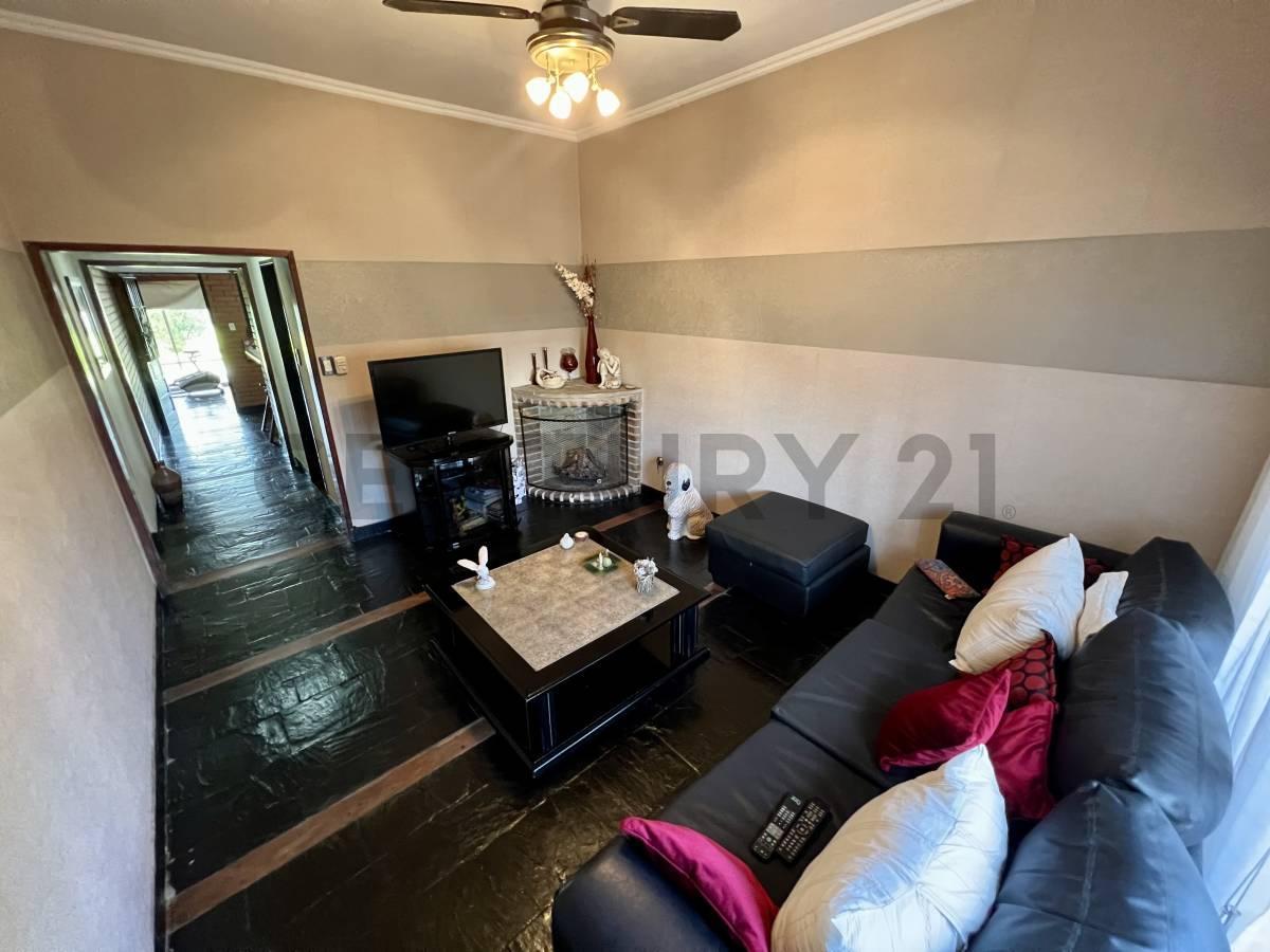 VENTA CASA 4 AMB C/ JARDIN Y PILETA EN ITUZAINGO NORTE