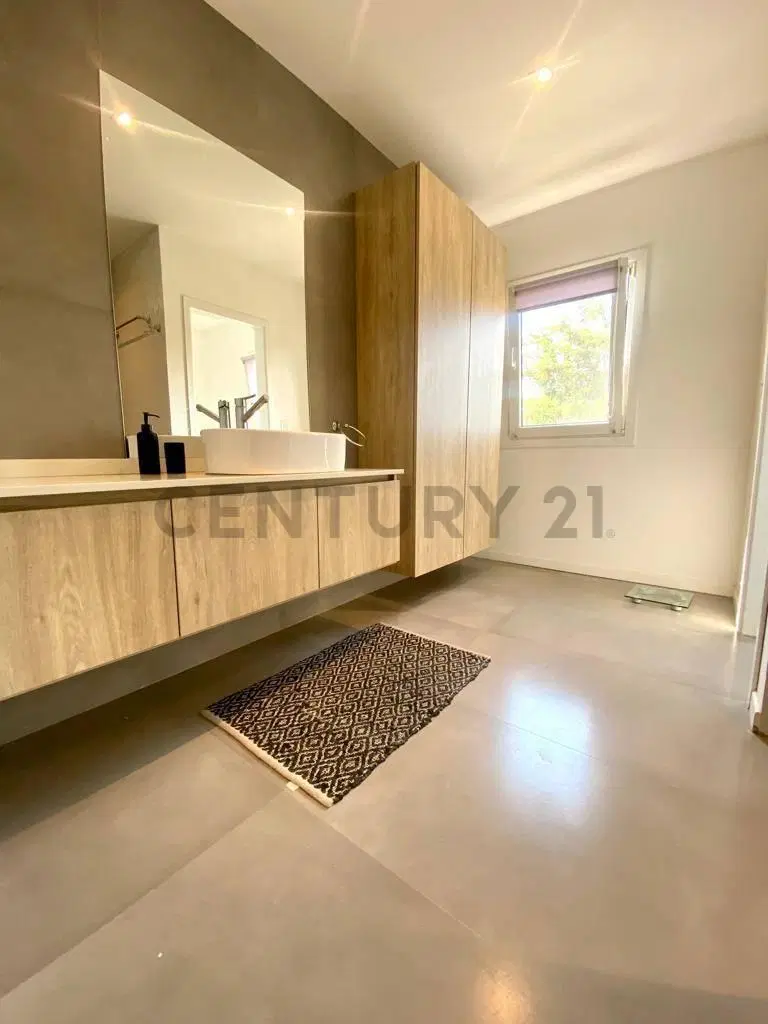 Venta Casa al lago 6 ambientes , Canton Norte 3
