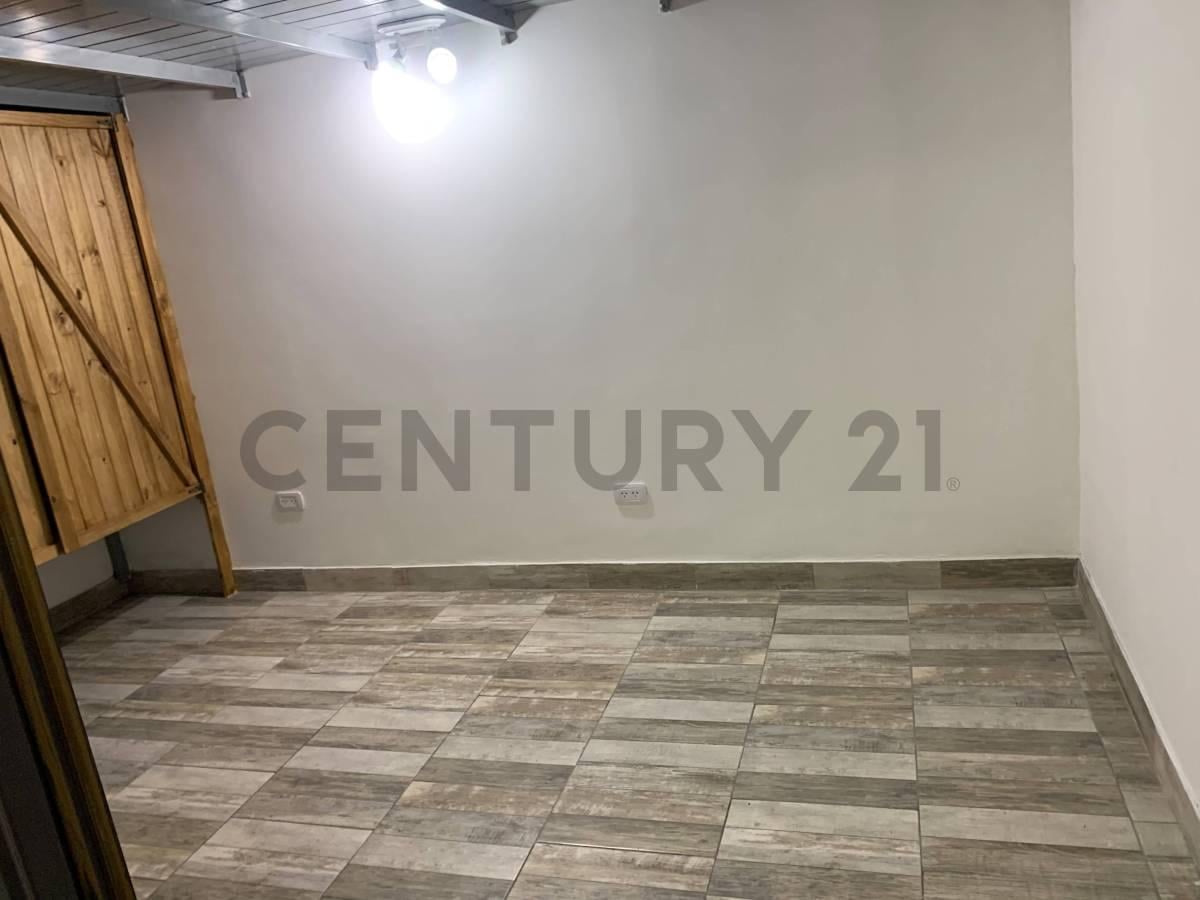 Foto de ALQUILER "2 Ambientes con patio privado y todos los servicios incluidos, imagen 1