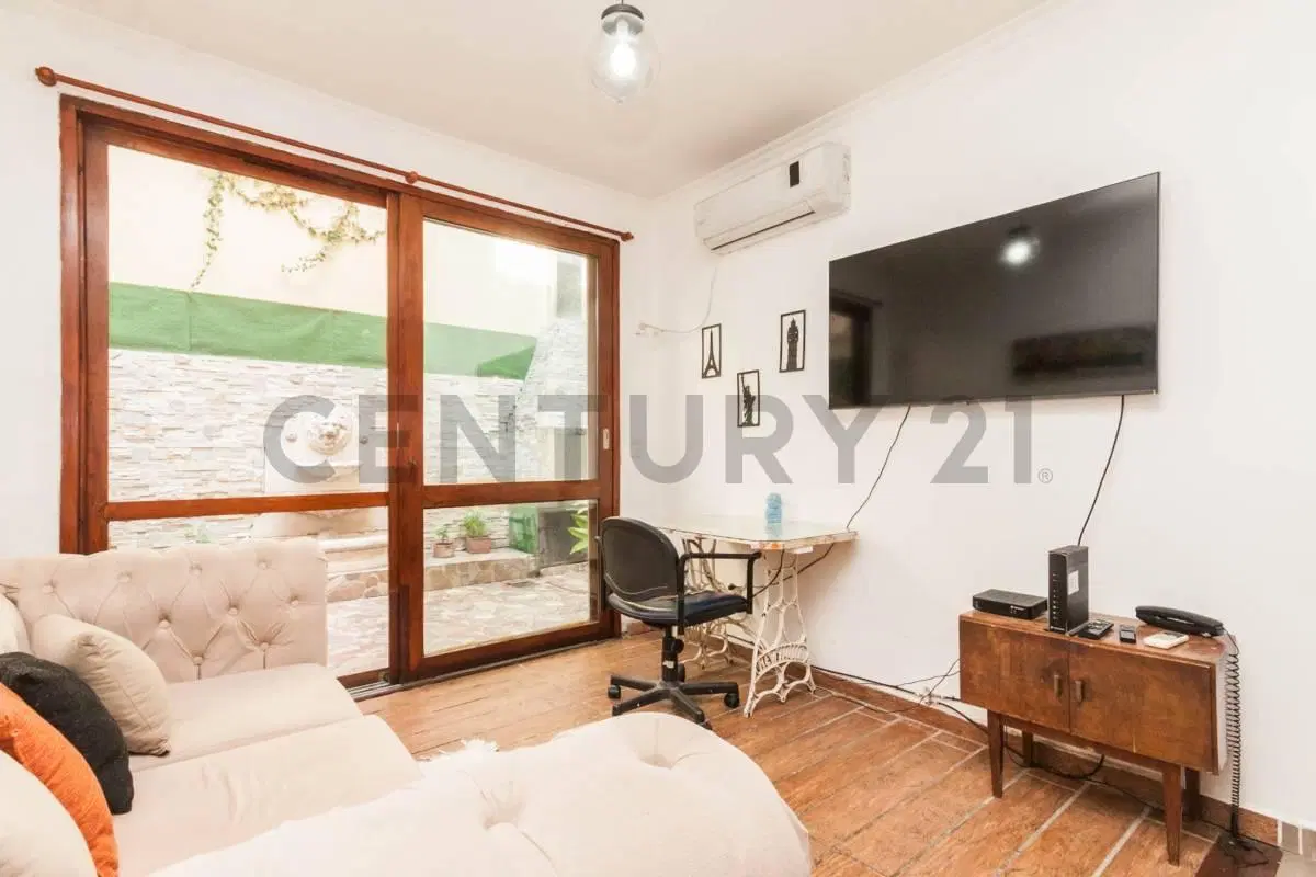 Depto 3 ambientes con patio y parrilla apto profesional en Lanusita 2