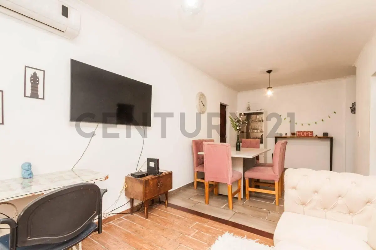 Depto 3 ambientes con patio y parrilla apto profesional en Lanusita 8