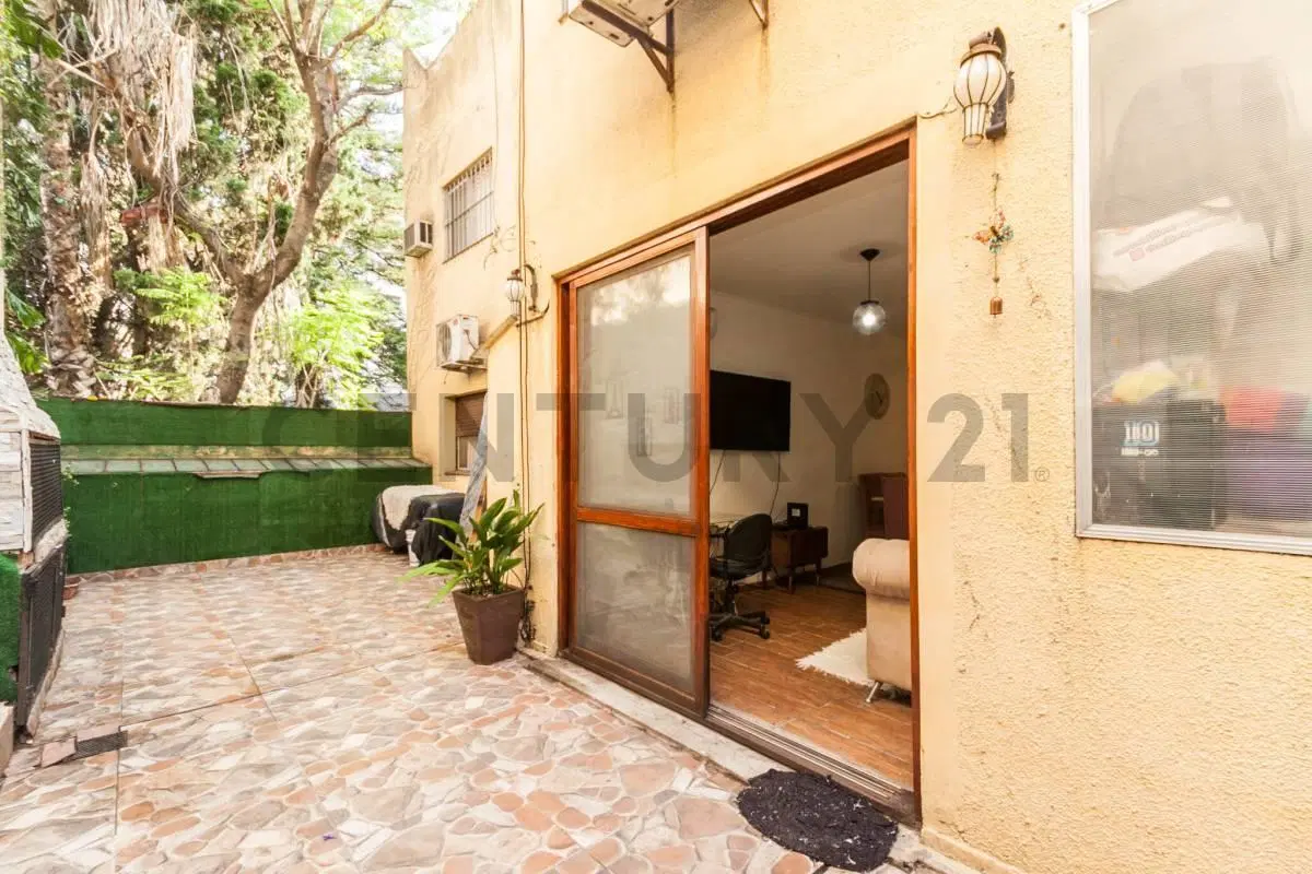 Depto 3 ambientes con patio y parrilla apto profesional en Lanusita 3