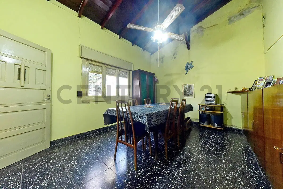 VENTA CASA 3 AMBIENTES CON PATIO EN MORÓN APTA CRÉDITO 4