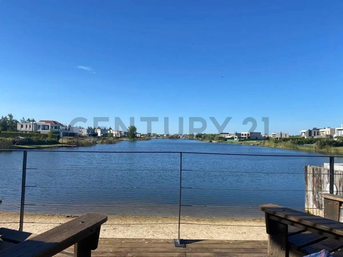 VENTA LOTE EN NAUDIR AL LAGO CENTRAL 7