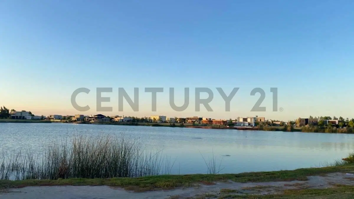 VENTA LOTE EN NAUDIR AL LAGO CENTRAL 1