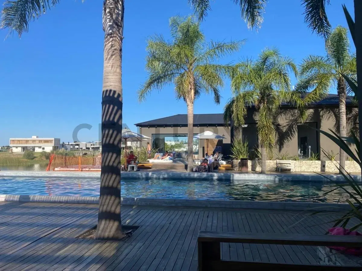 VENTA LOTE EN NAUDIR AL LAGO CENTRAL 5