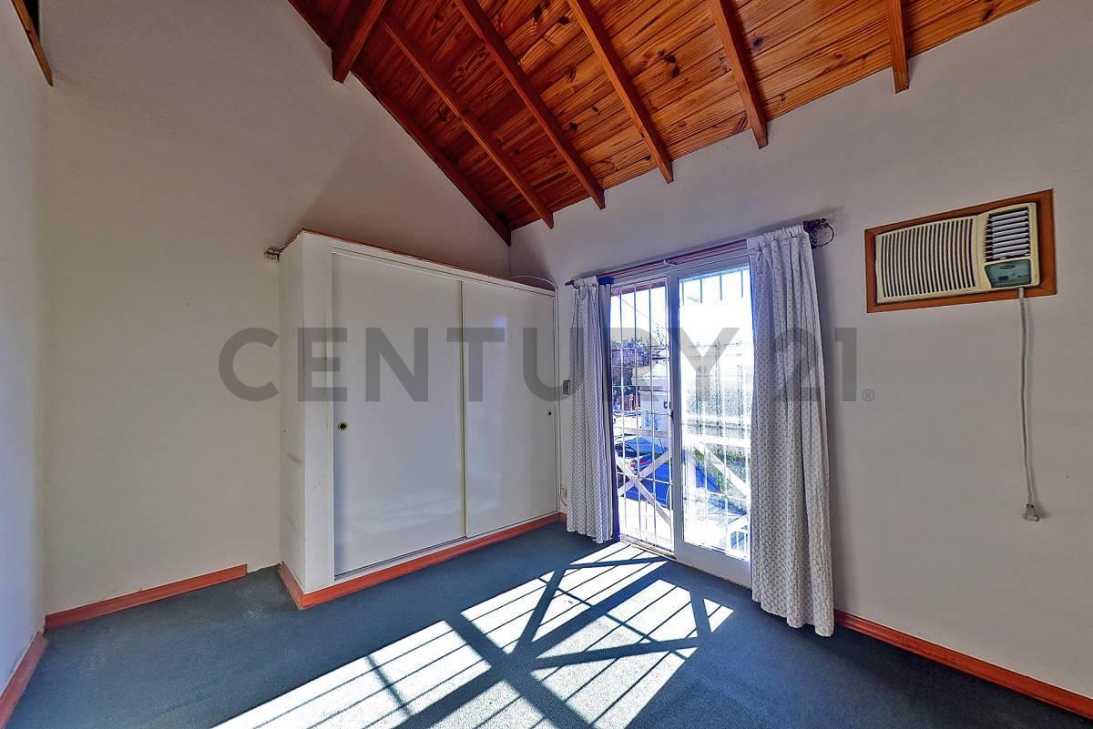 Foto de VENTA CASA DUPLEX 3 AMBIENTES ENTRADA AUTO PATIO VERSALLES, imagen 2
