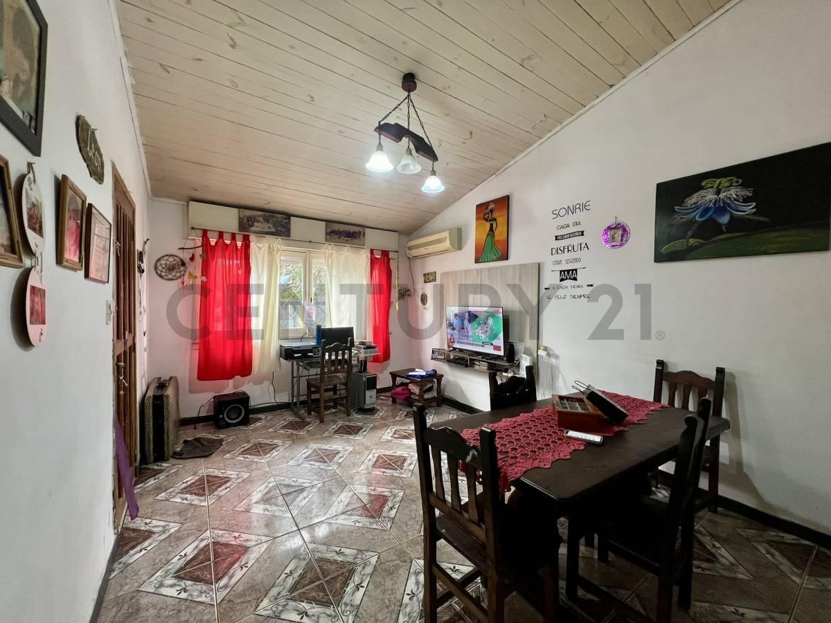Foto de VENTA CASA 3 AMBIENTES CON PATIO Y COCHERA ITUZAINGO NORTE - ACEPTA, imagen 3