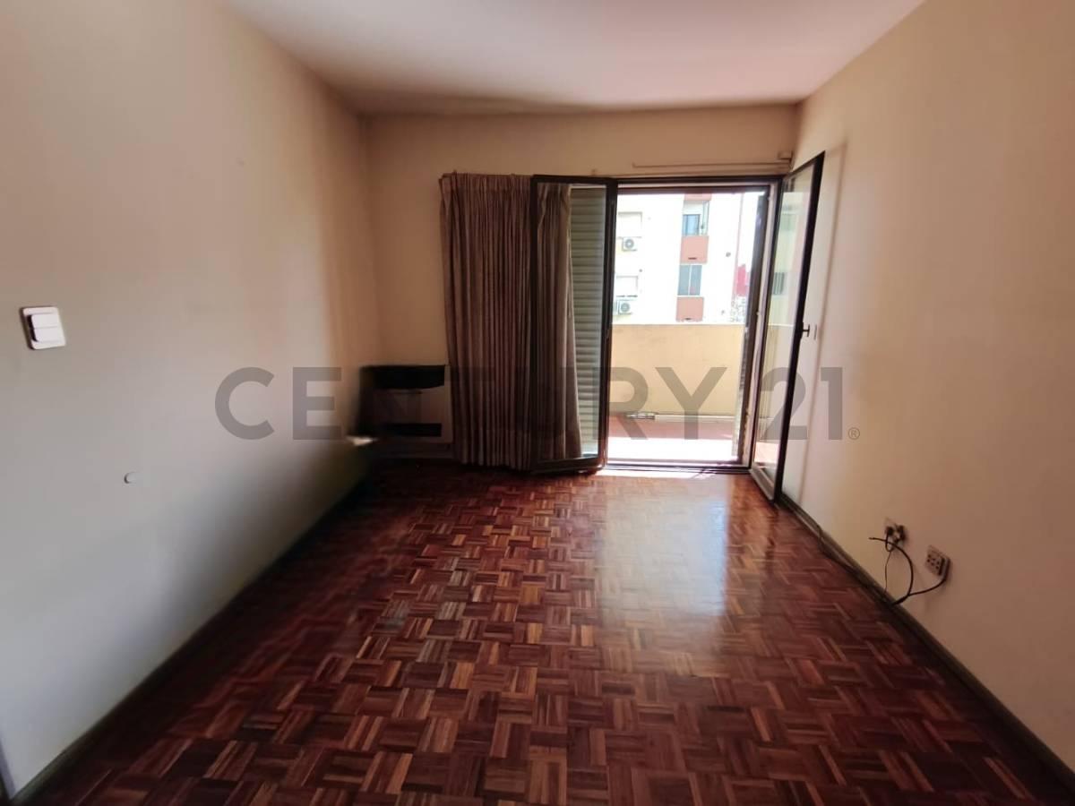 Foto de VENTA DPTO 4 AMB CON BALCÓN EN FLORES, imagen 4
