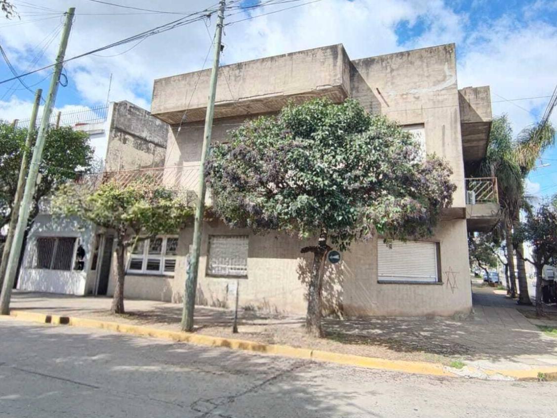 Foto de VENTA PH 5 AMB EN ESQUINA C/ BALCON A DOS CALLES - TERRAZA - LOMAS DEL, imagen 5