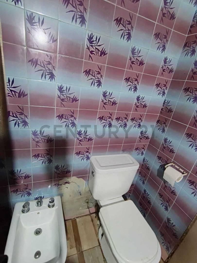 Foto de VENTA PH 5 AMB EN ESQUINA C/ BALCON A DOS CALLES - TERRAZA - LOMAS DEL, imagen 4