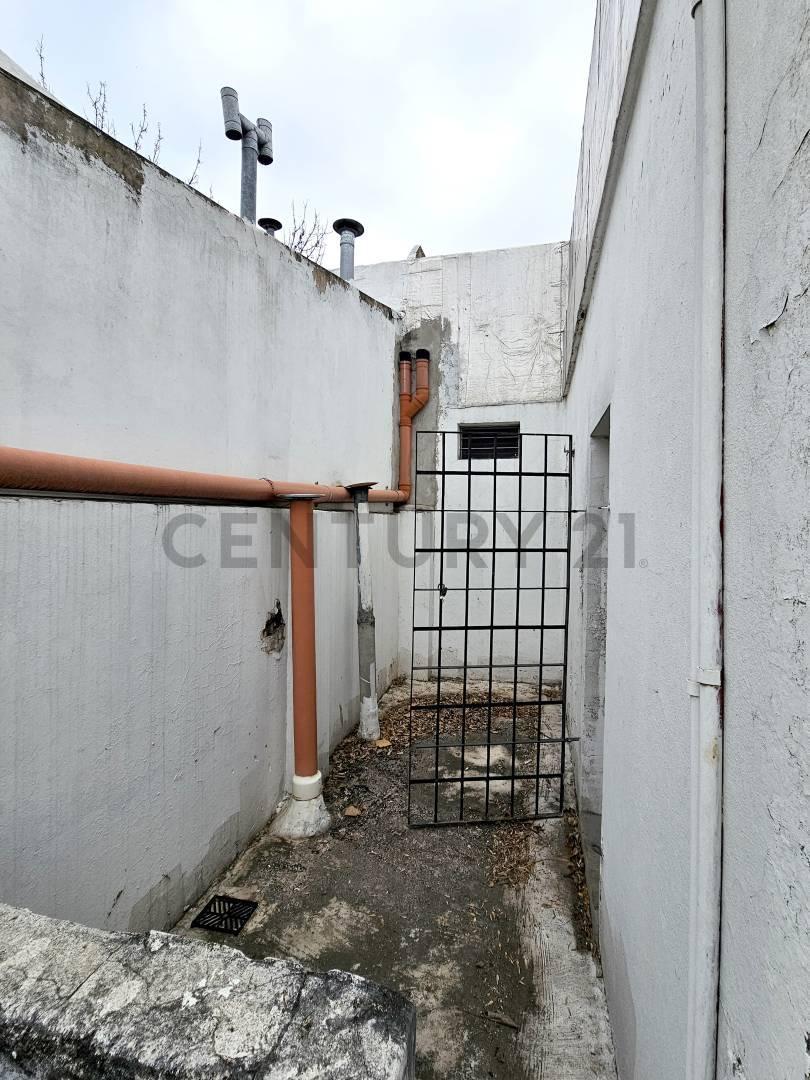 Foto de CASA A RECICLAR CON GRAN POTENCIAL – CENTRO DE MORÓN, imagen 3