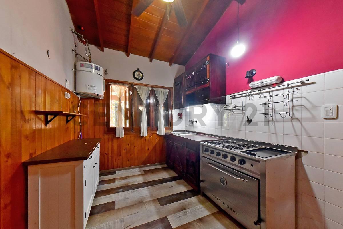 Foto de VENTA CASA 4 AMBIENTES CON PILETA LOTE 1425M2 EN YEI PORÁ, imagen 3
