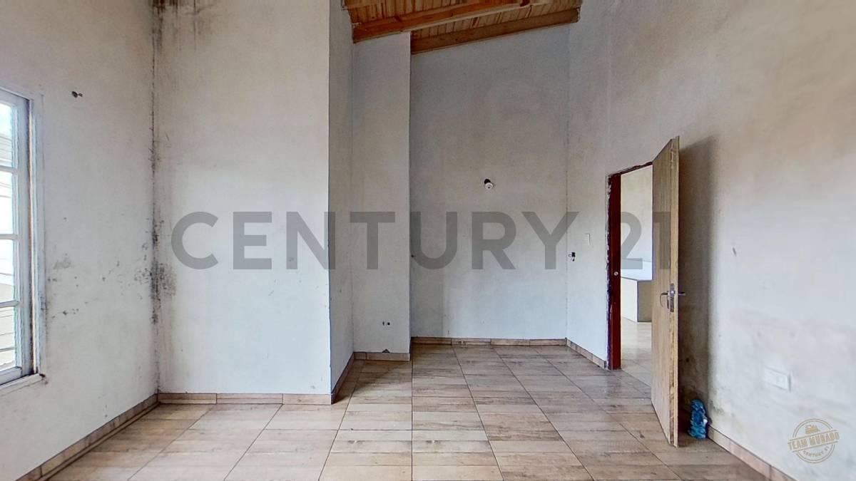 Foto de VENTA CASA A RECICLAR 3 AMBIENTES COCHERA PATIO LANÚS OESTE, imagen 3