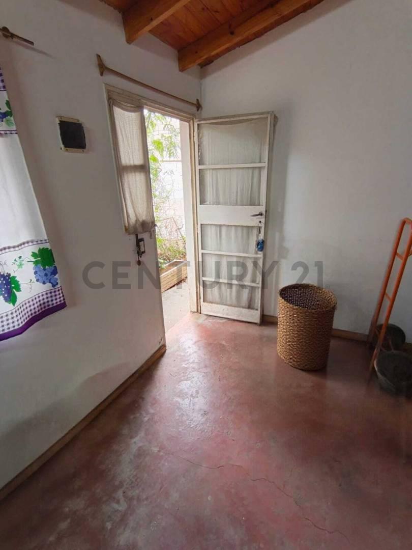 Foto de VENTA – CASA 4 AMBIENTES + ESCRITORIO, CON PARQUE, EXCELENTE UBICACIÓN, imagen 4