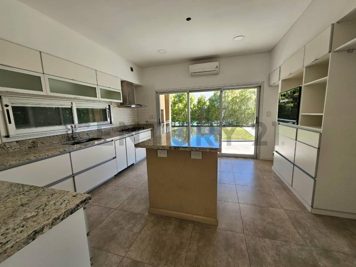 Foto de Casa moderna en venta en Las Tipas, Nordelta | Lote interno 504 m² |, imagen 2