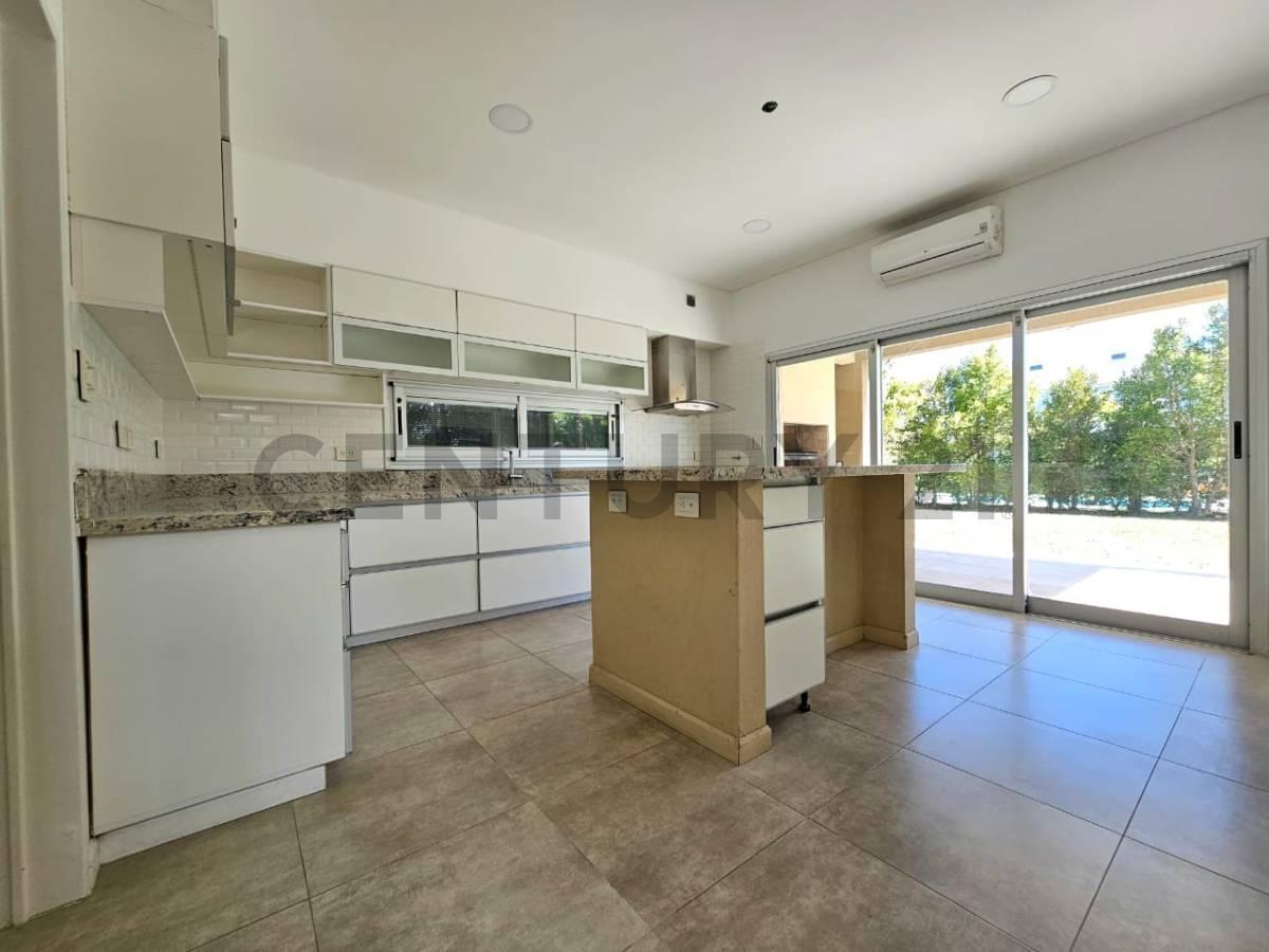 Foto de Casa moderna en venta en Las Tipas, Nordelta | Lote interno 504 m² |, imagen 4