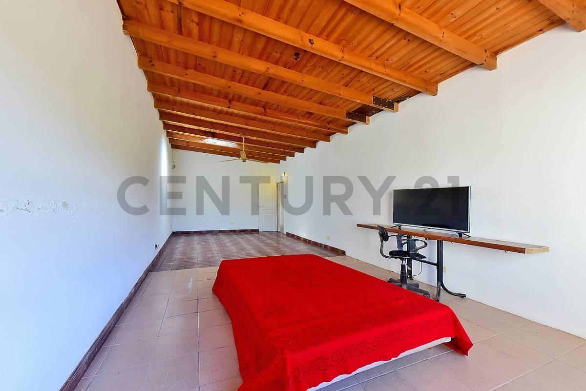 Foto de VENTA CASA 3 AMBIENTES JARDÍN Y LOCAL EN ARECO, imagen 3