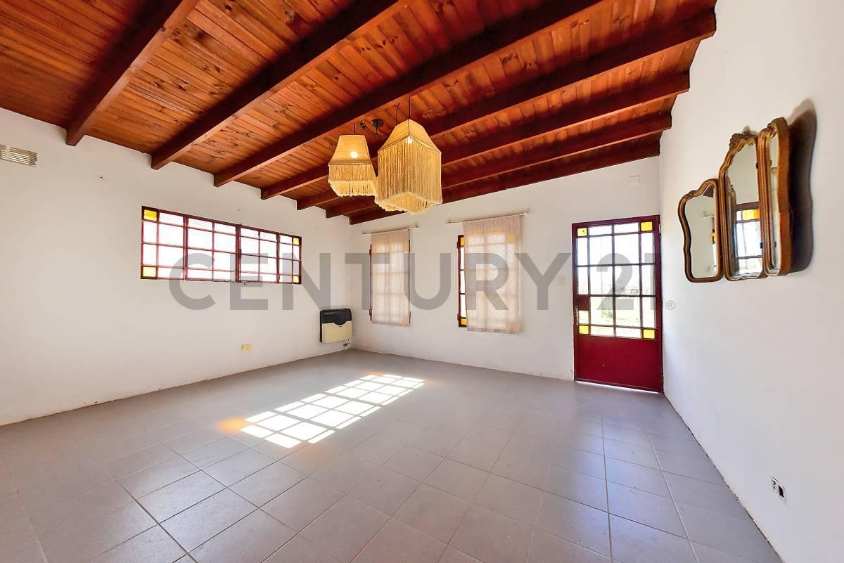 Foto de VENTA CASA 3 AMBIENTES JARDÍN Y LOCAL EN ARECO, imagen 4