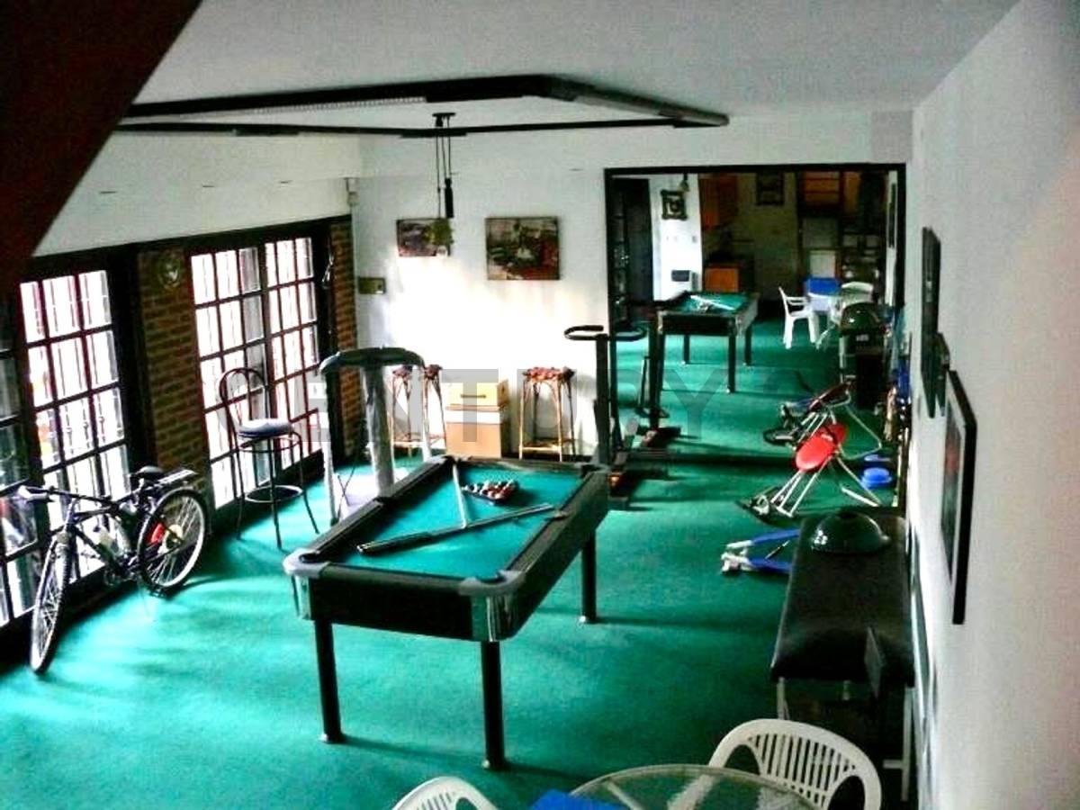 Foto de VENTA CASA CASTELAR NORTE 5 AMB C/PILETA, imagen 5