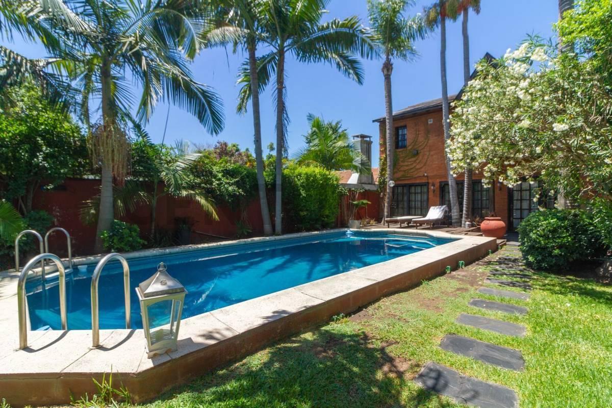 Foto de VENTA CASA CASTELAR NORTE 5 AMB C/PILETA, imagen 3