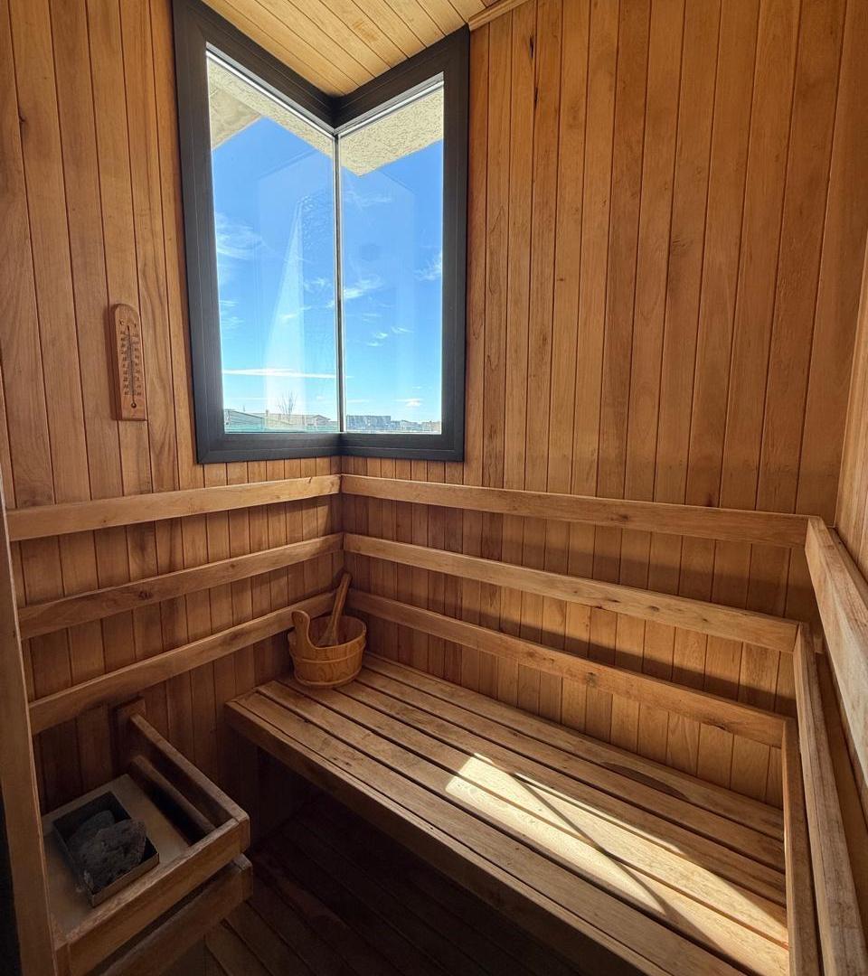 Foto de CASA EN VENTA A LA LAGUNA – Área 11, San Sebastián | Pileta, sauna y, imagen 5