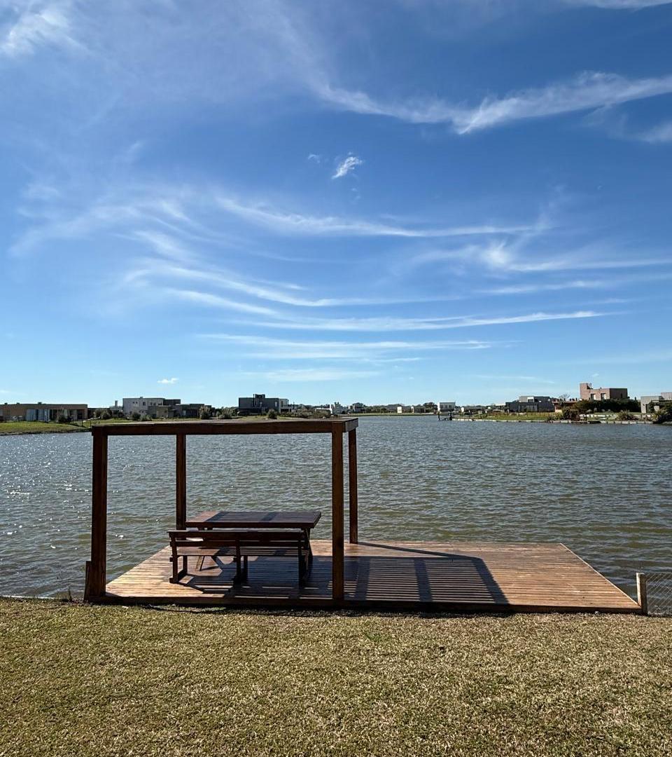 Foto de CASA EN VENTA A LA LAGUNA – Área 11, San Sebastián | Pileta, sauna y, imagen 2
