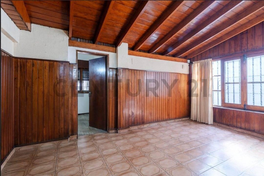 Foto de VENTA CASA TEMPERLEY 5AMB C/PILETA Y JARDIN, imagen 4