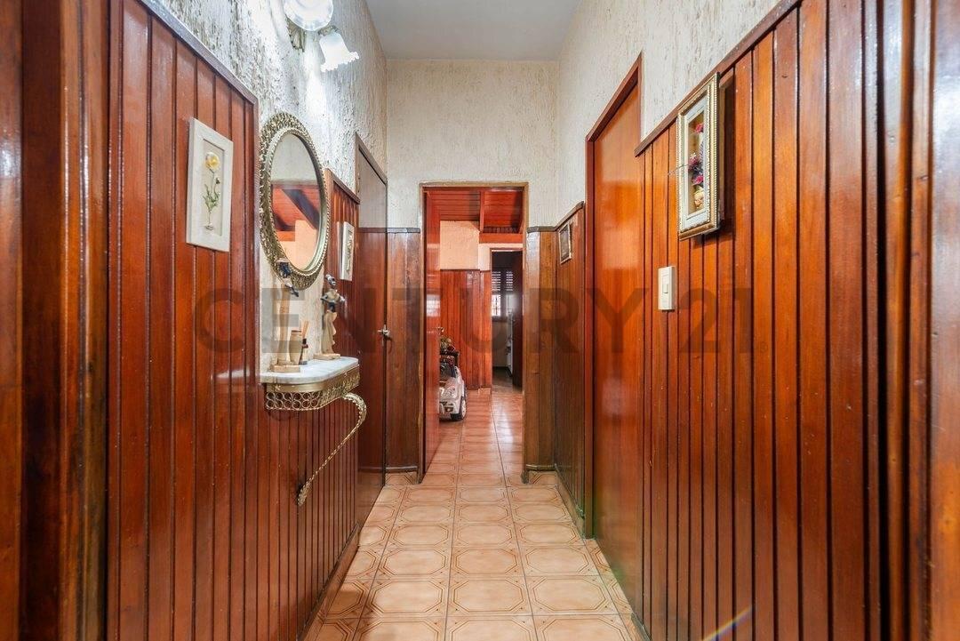 Foto de VENTA CASA TEMPERLEY 5AMB C/PILETA Y JARDIN, imagen 2