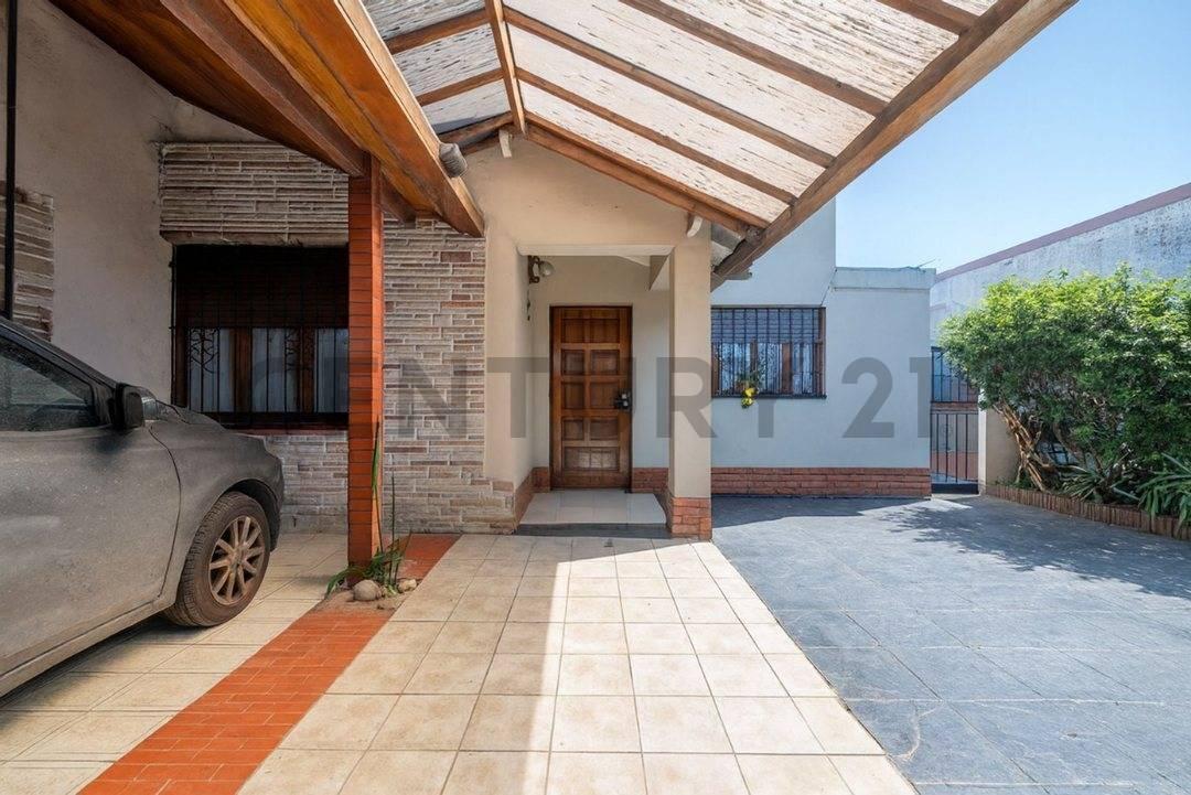 Foto de VENTA CASA TEMPERLEY 5AMB C/PILETA Y JARDIN, imagen 5