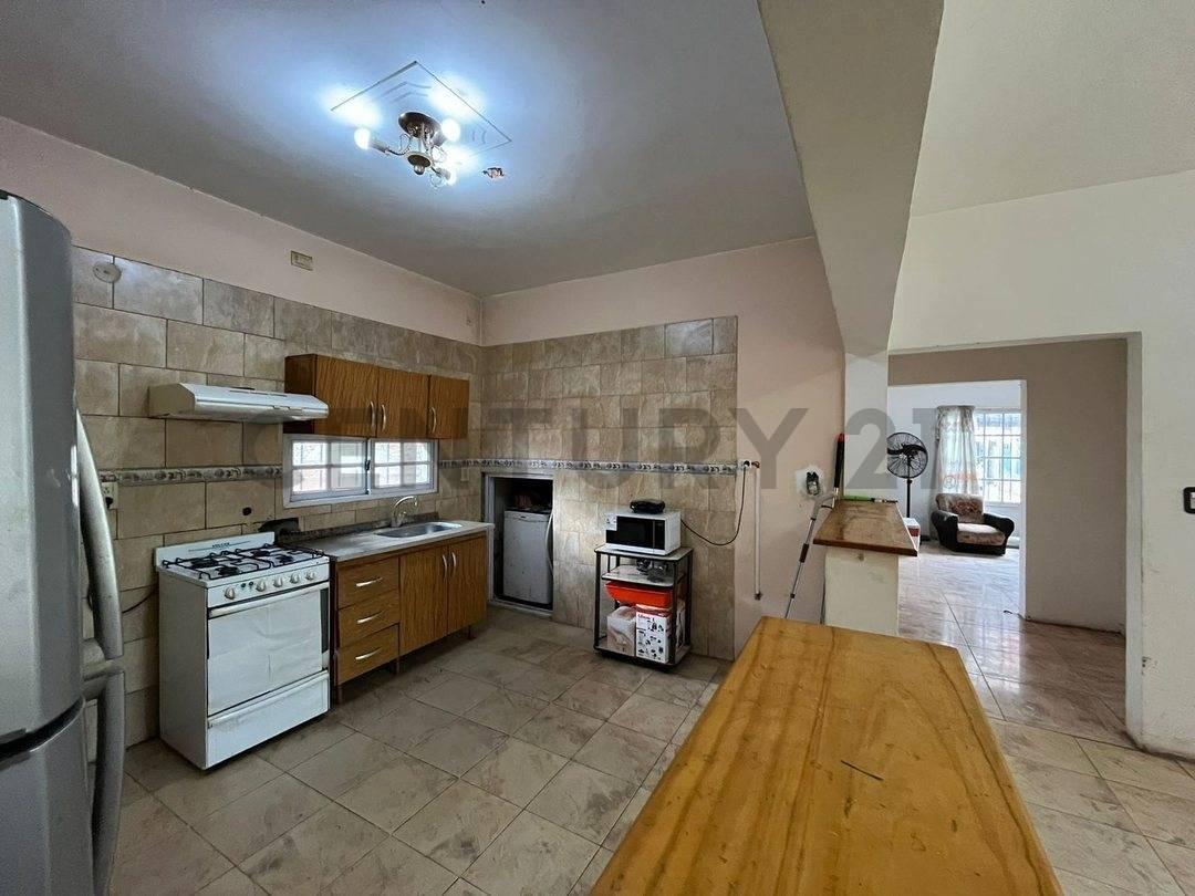 Foto de VENTA EN BLOQUE DUPLEX 3 AMB CON LOCAL Y DEPARTAMENTOS EN RODRIGUEZ, imagen 2