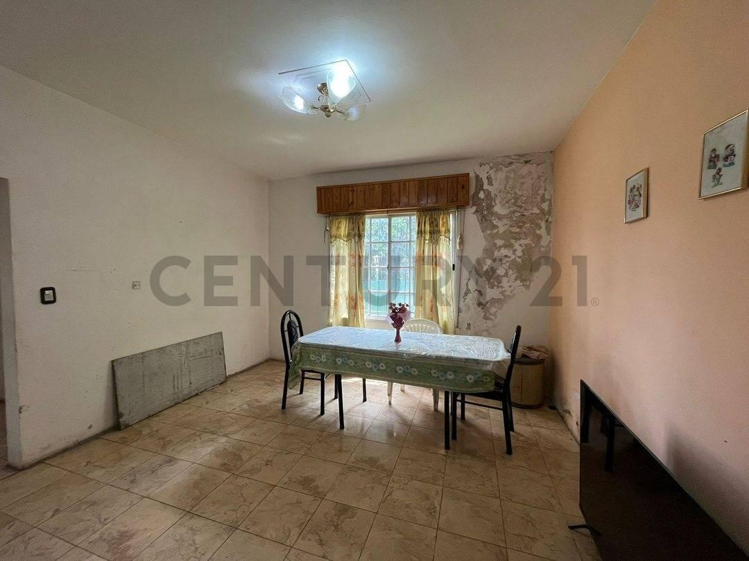 Foto de VENTA EN BLOQUE DUPLEX 3 AMB CON LOCAL Y DEPARTAMENTOS EN RODRIGUEZ, imagen 3