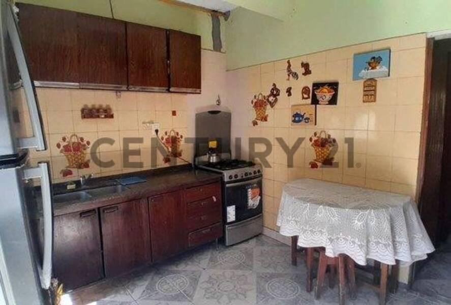 Foto de VENTA CASA MULTIFAMILIAR CON PATIO Y COCHERA EN LOS POLVORINES - APTO, imagen 3