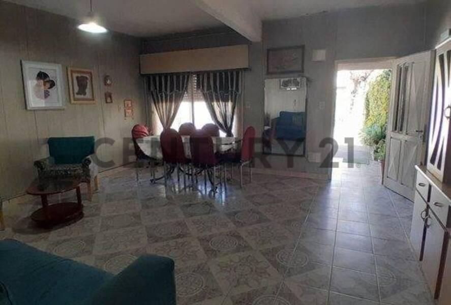 Foto de VENTA CASA MULTIFAMILIAR CON PATIO Y COCHERA EN LOS POLVORINES - APTO, imagen 1