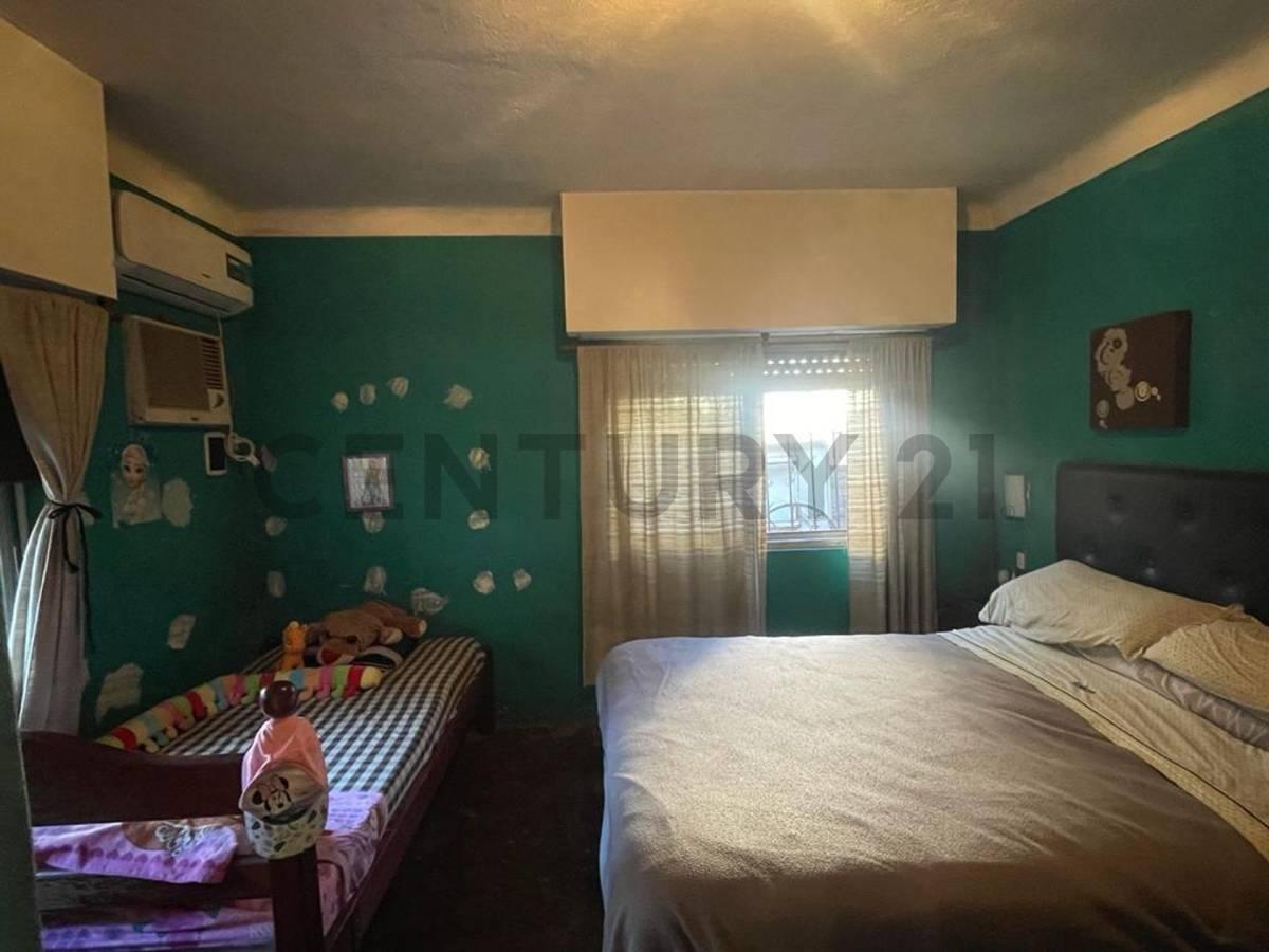 Foto de VENTA CASA 4 AMB. EL TALAR CON PILETA Y COCHERA, imagen 2